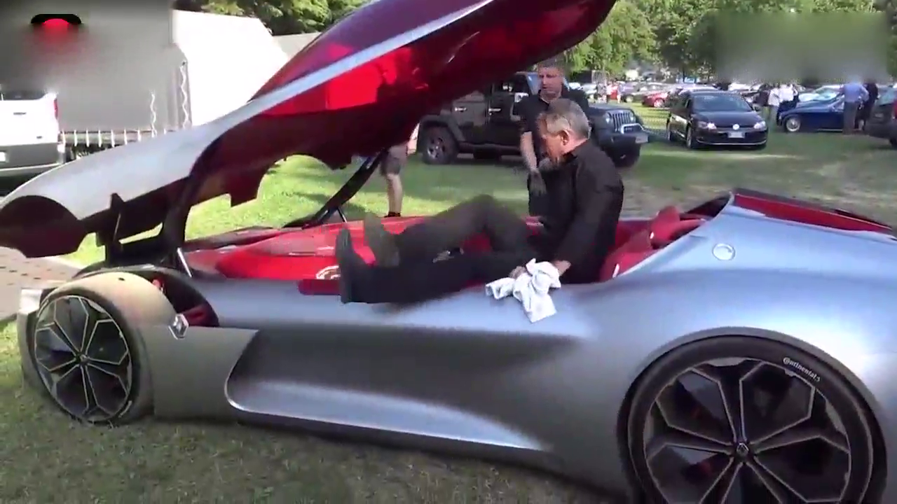 价值8千万的超级跑车，上车的方式都不一样，太霸气了！