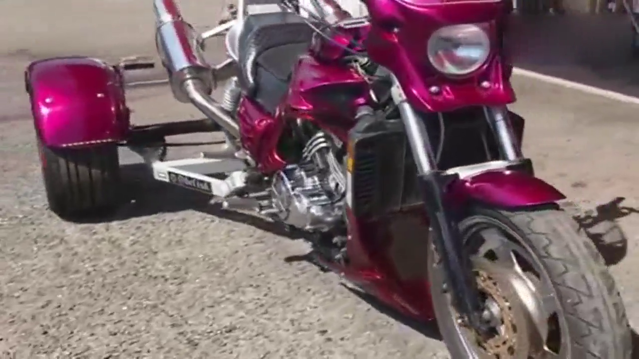 雅马哈改装而来的三轮儿，听声浪还以为是跑车呢！