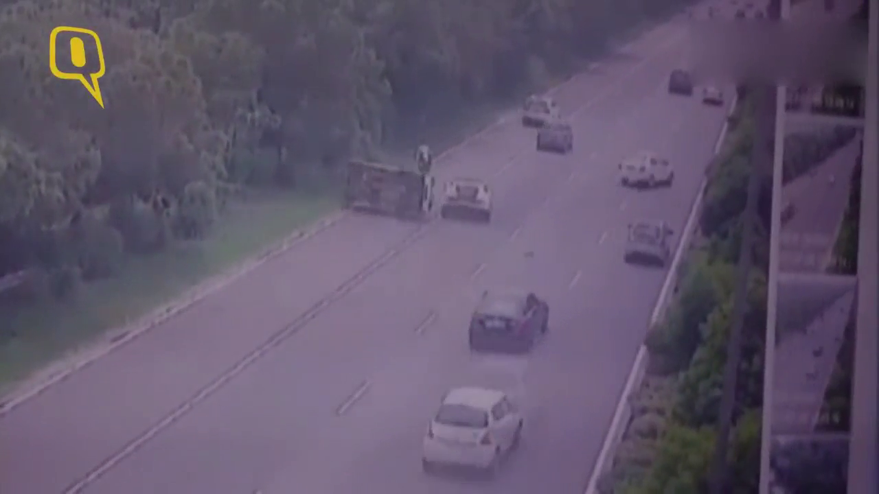 雨燕公路斗气别超级跑车，结果监控拍下这可怕一幕