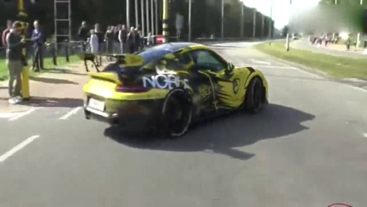 保时捷911GT2 RS跑车改装后，这个颜色很帅气！