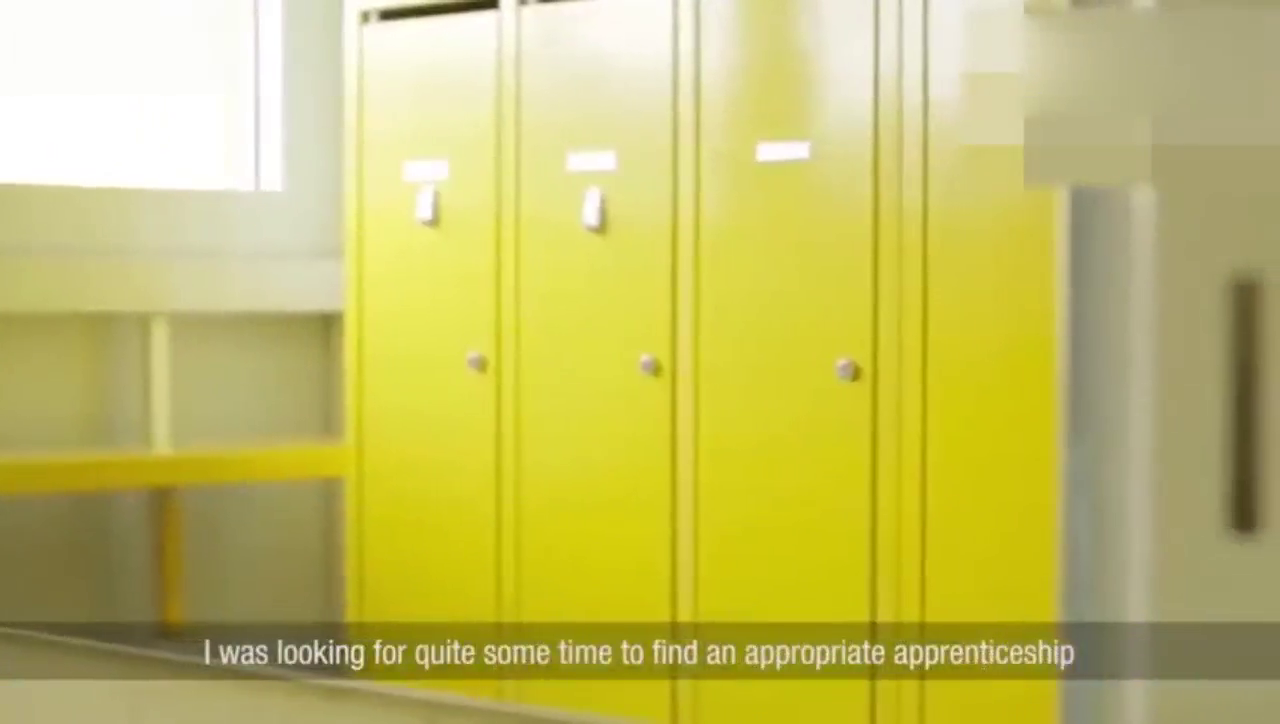 德国女卡车司机的一天，从容驾驶德国MAN曼顶级卡车