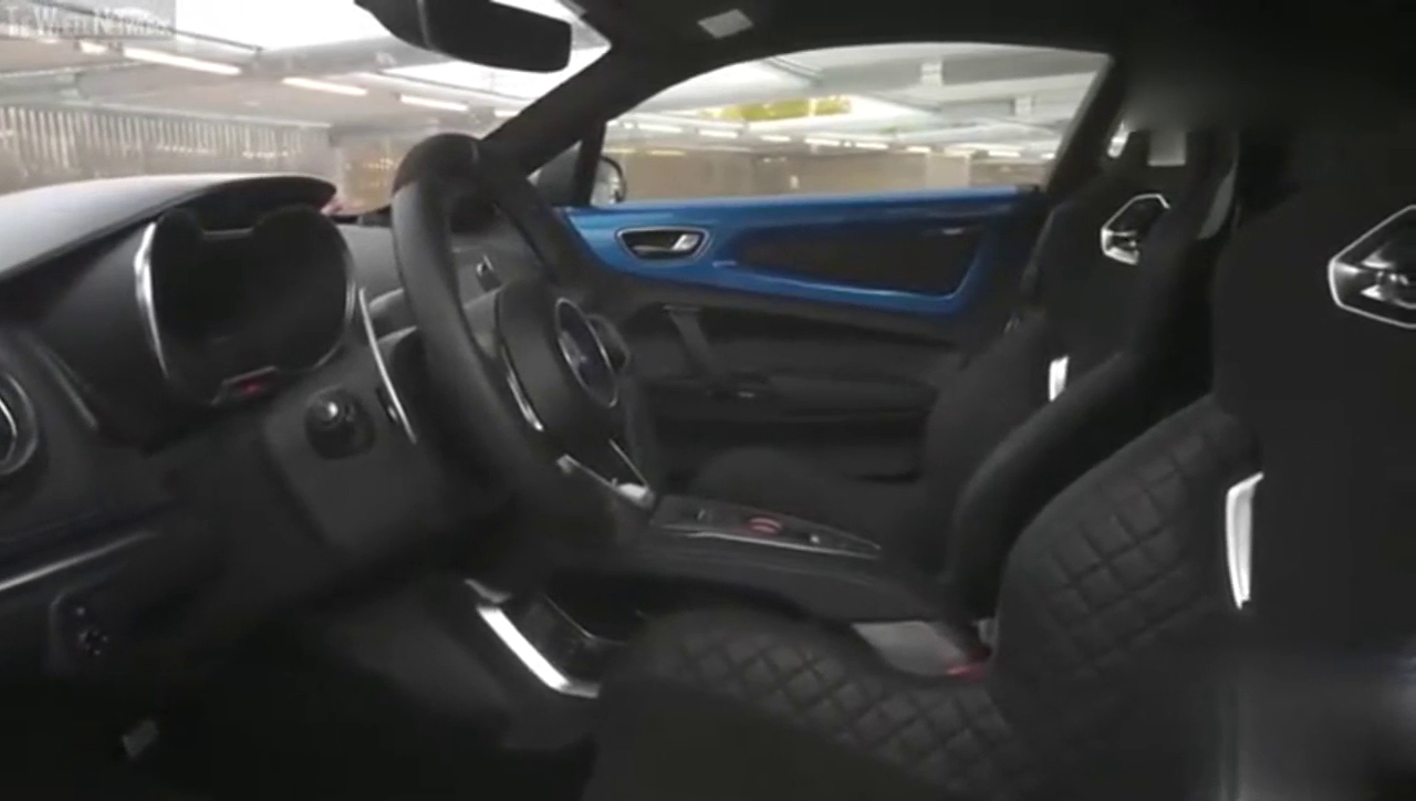 雷诺旗下全新跑车Alpine A110，内饰运动风十足