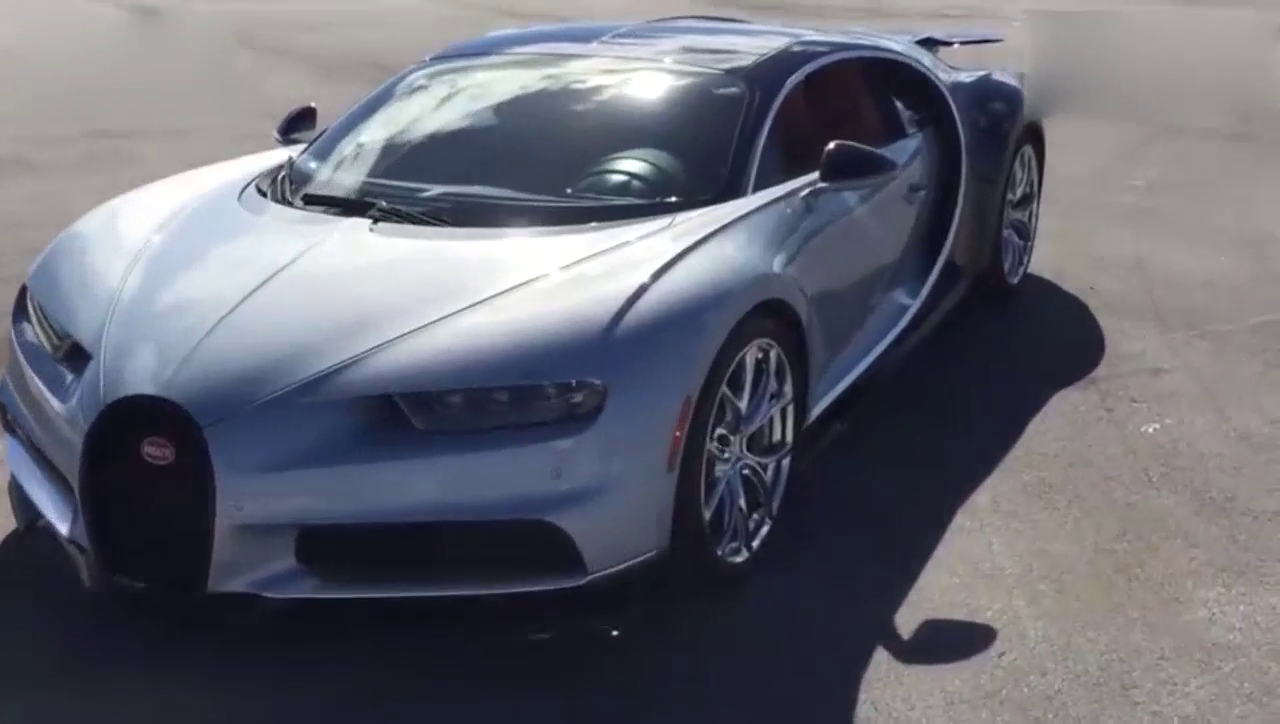 买跑车就送了一个钱包，是不是有点抠门啊