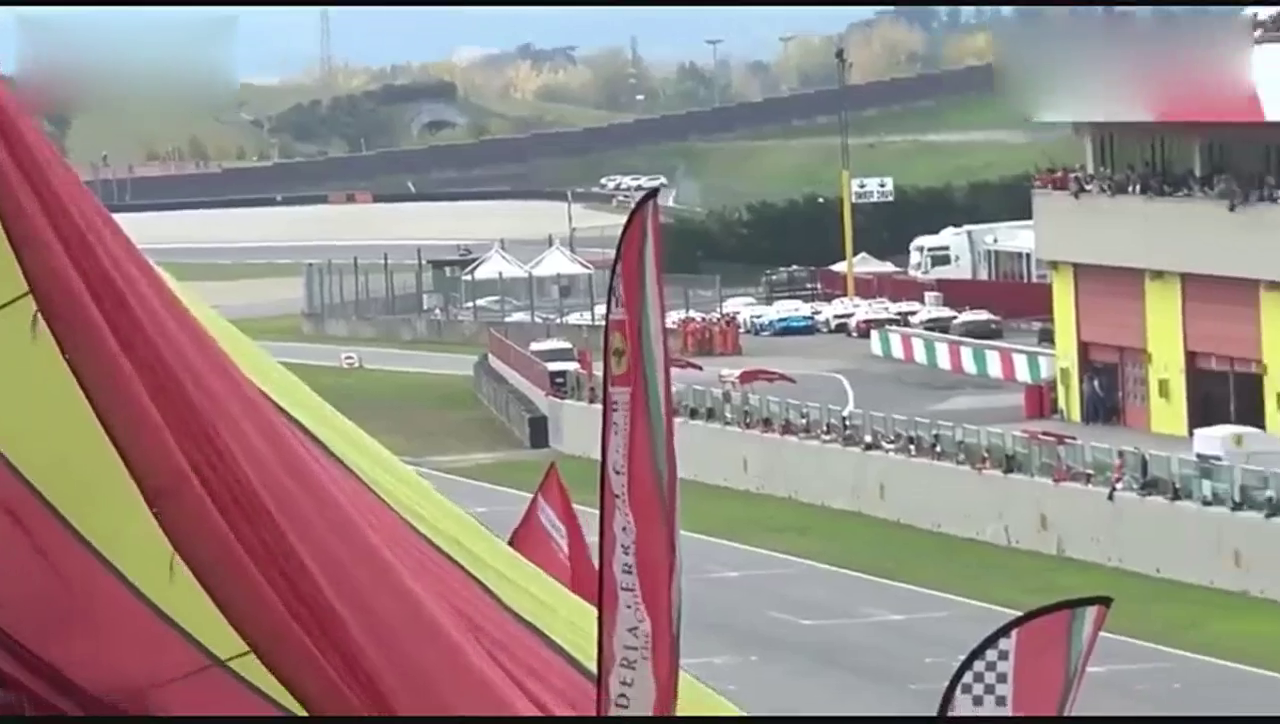 到大直线才知道f1方程式有多恐怖！连超级跑车都看不见车尾灯！