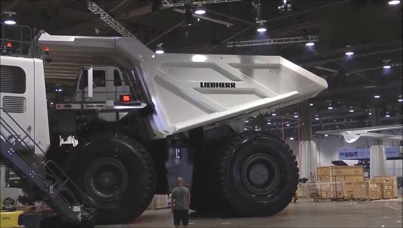 世界上最大的自动倾卸卡车，真是肌肉男的最爱啊！