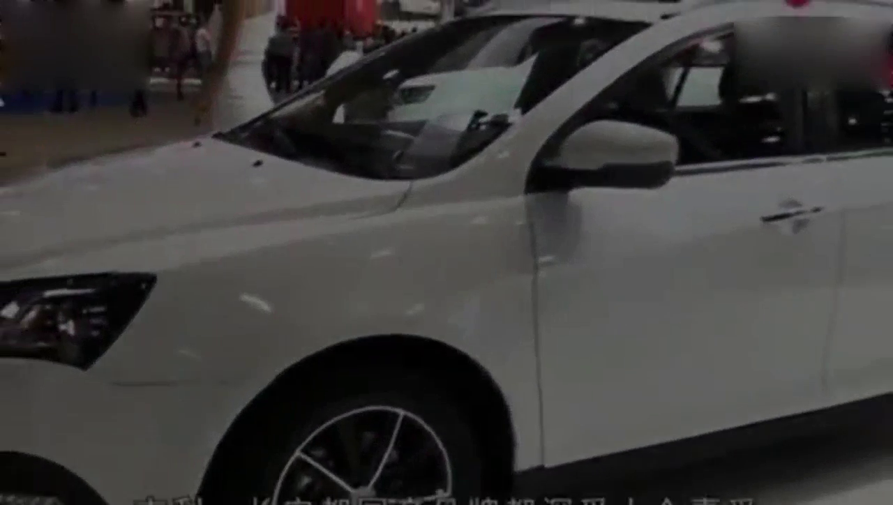 吉利爆款车型!一出场就被“围住”,23个月卖45万台,让合资车颤抖!