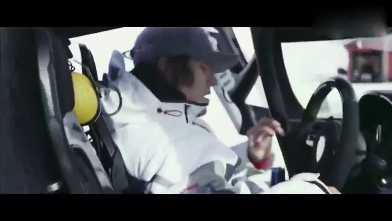 超级跑车雪地漂移——R2K的性能也是没话说了