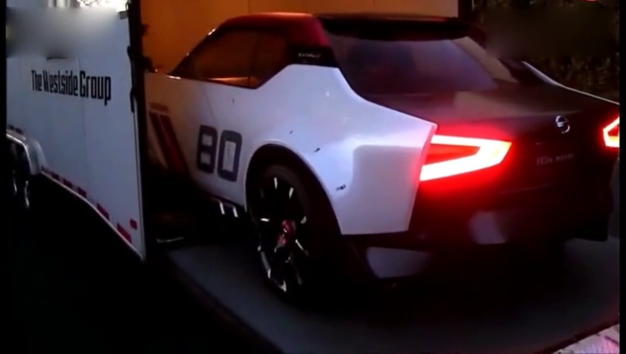 超级跑车，一出场就被围观，这阵势真的是太大了