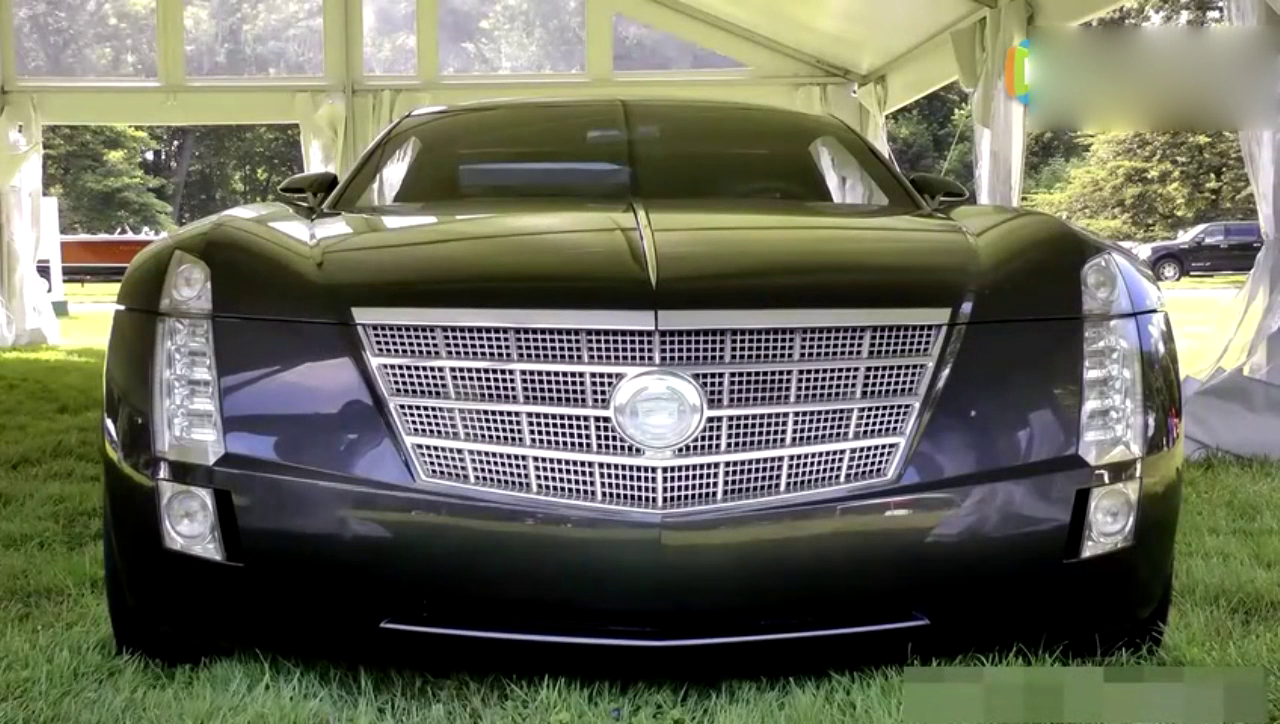 路边遇到一辆凯迪拉克V16跑车 兰博基尼都不敢踩油门了