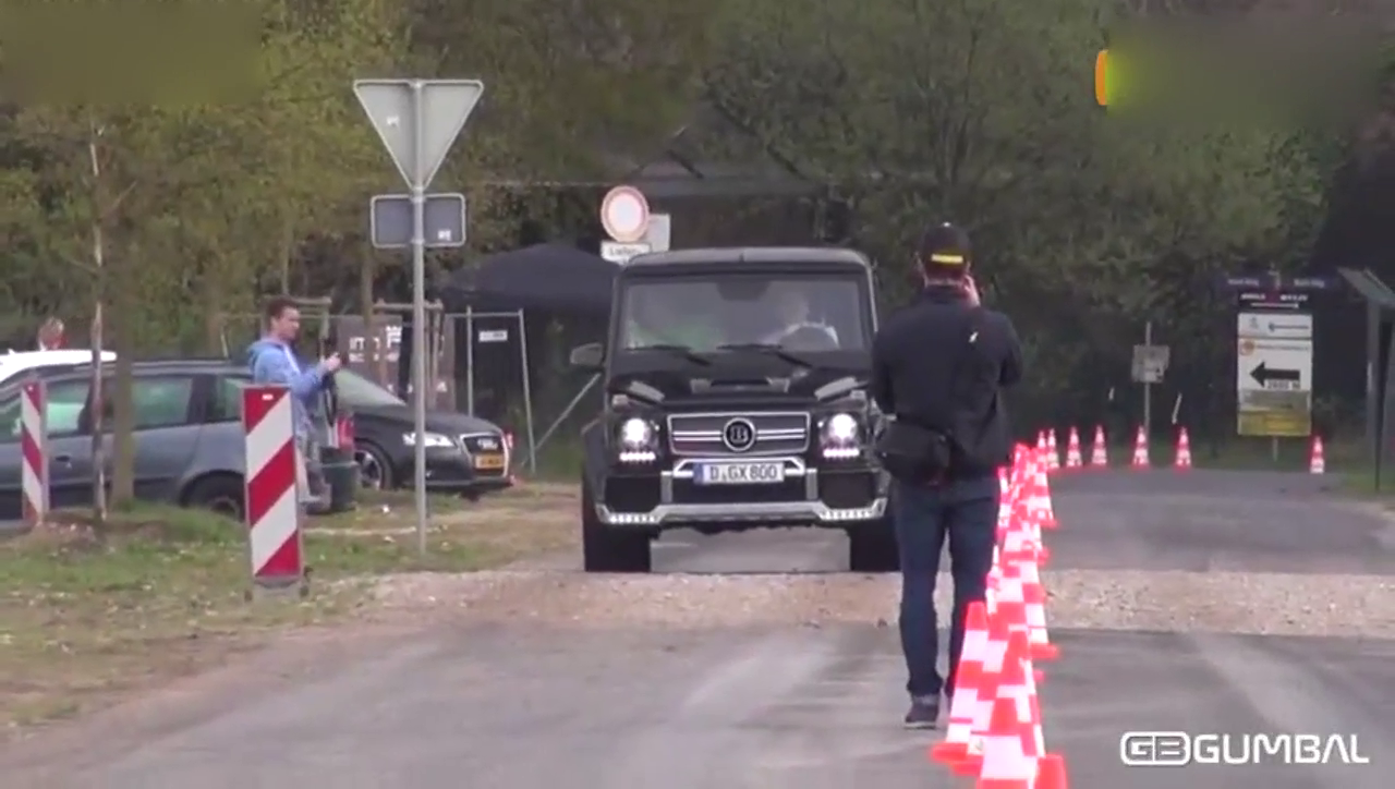 霸气猛兽！巴博斯G800 V12大战跑车