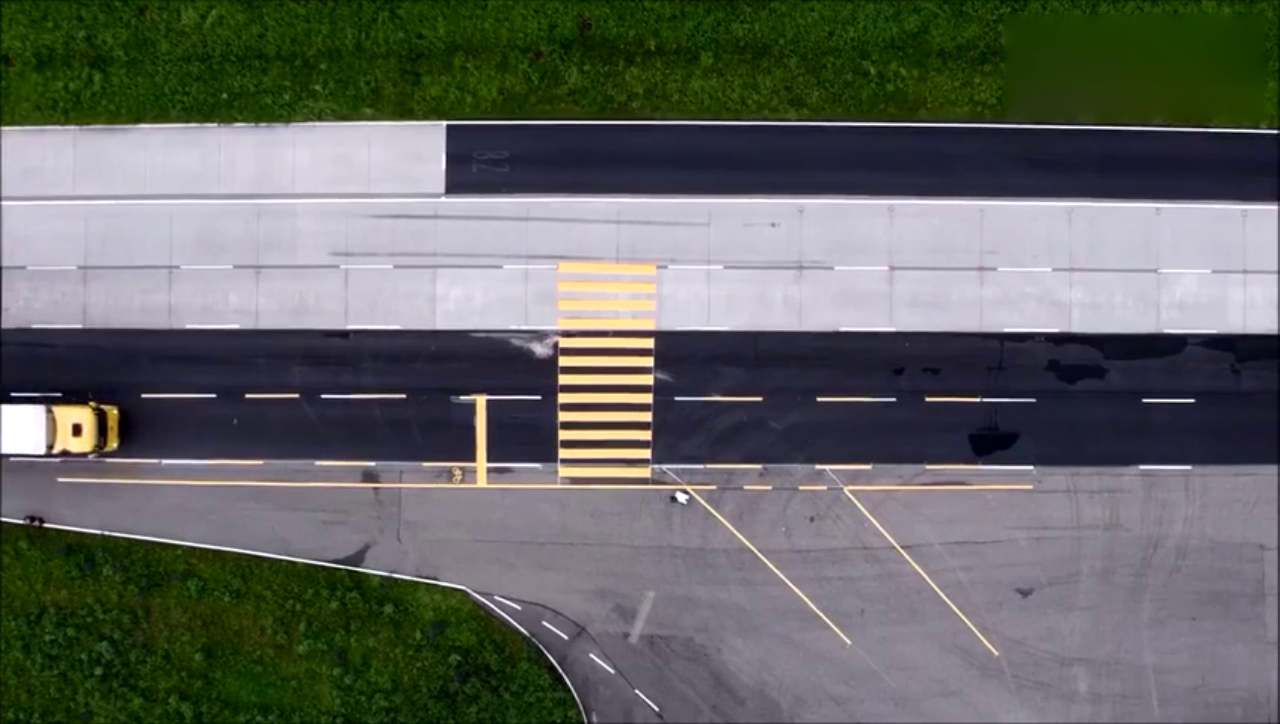 这才叫安全！实拍奔驰卡车自动刹车系统，真让人羡慕