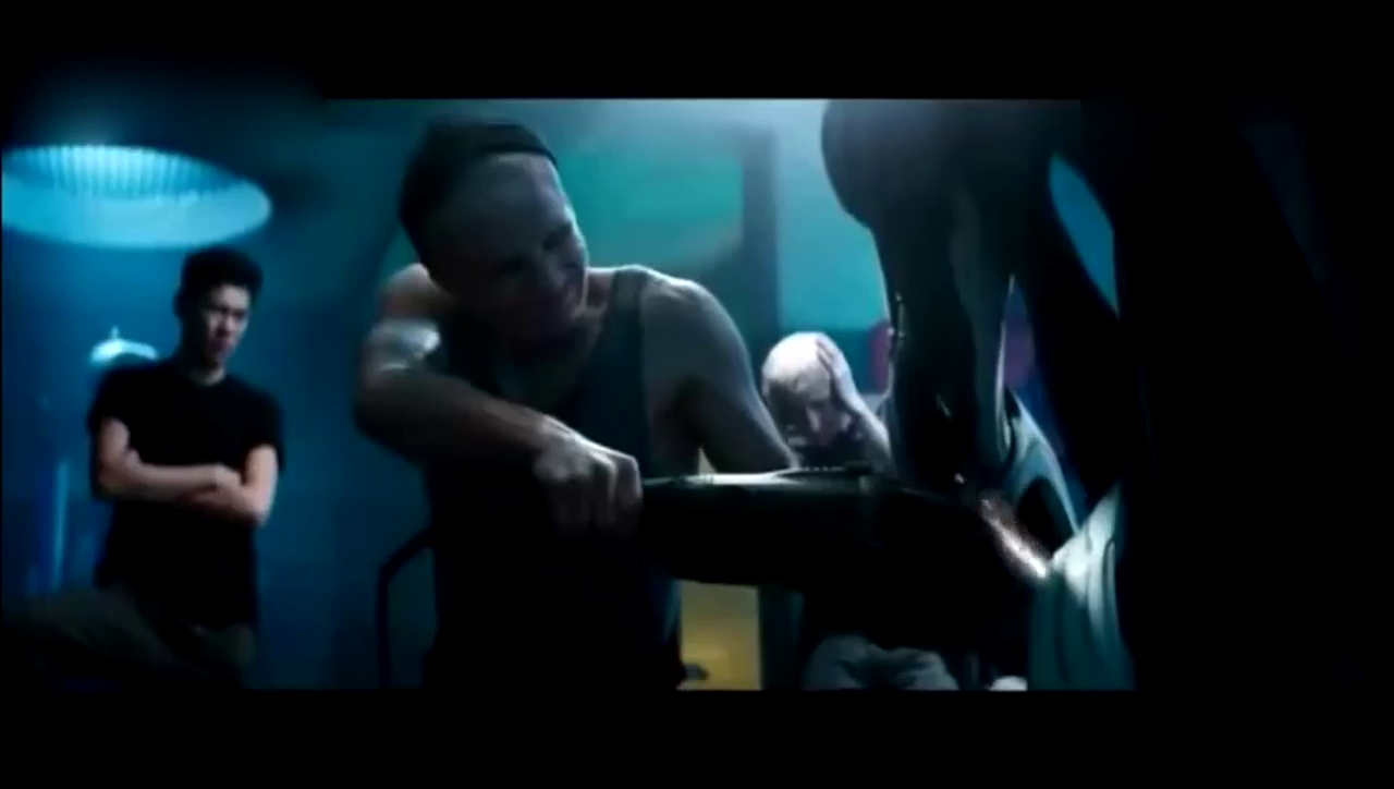 这装备太强悍，普通人穿上后战斗力暴增，速度比跑车还快