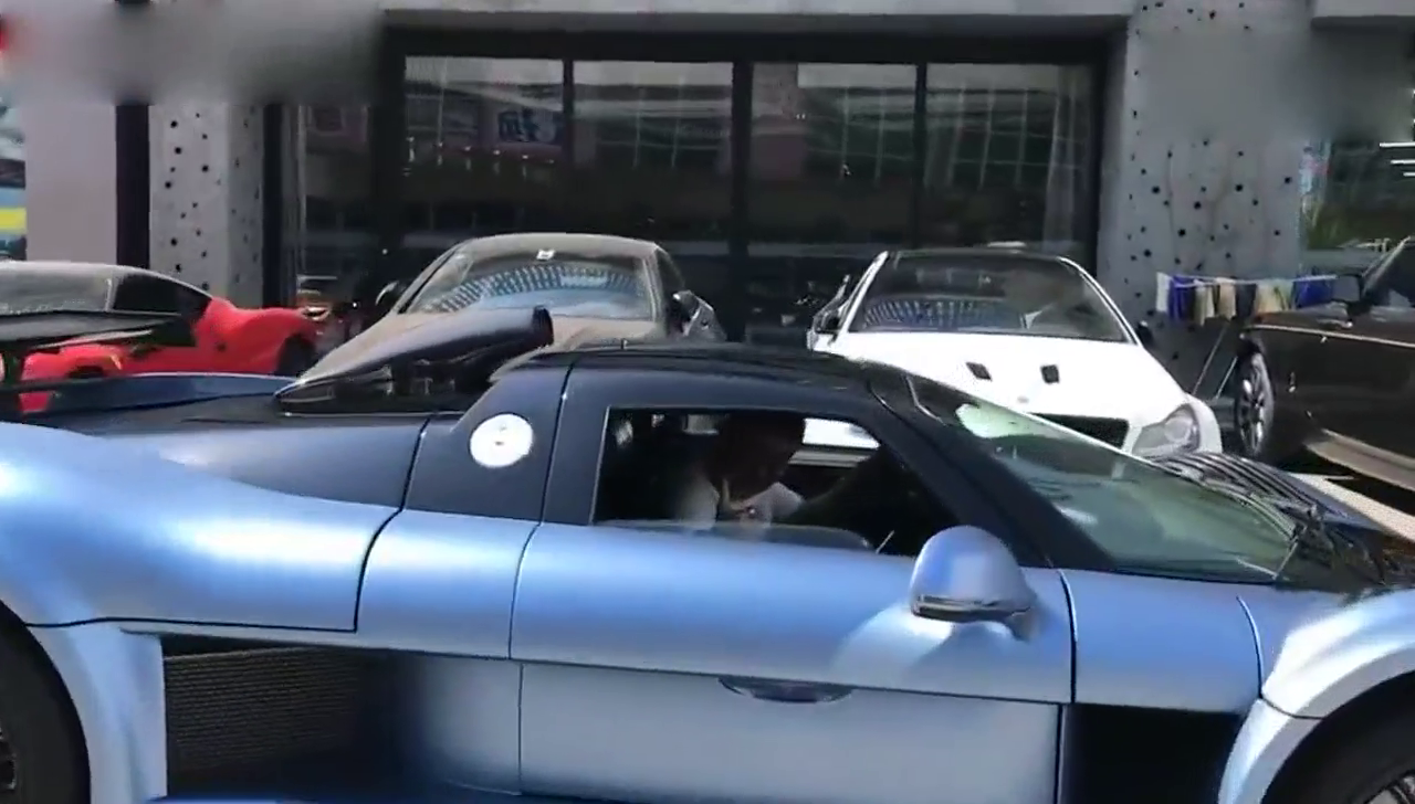 让布加迪都怕的超级跑车，开到街上估计没几个人能认得出它！