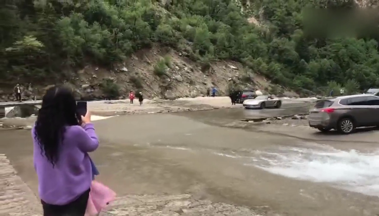 这有什么奢侈的？穷人买跑车都是这么玩的！