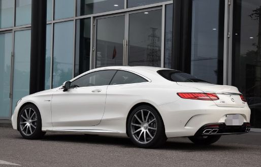 奔驰S级-AMG,这部车好看且实用,开起来有点儿