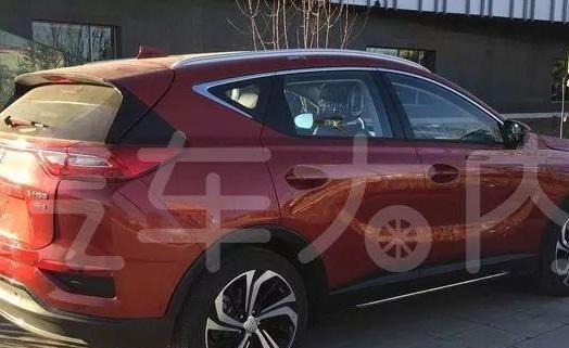 内饰酷似奥迪A六,两种续航版本,红旗E-HS三量产版实拍