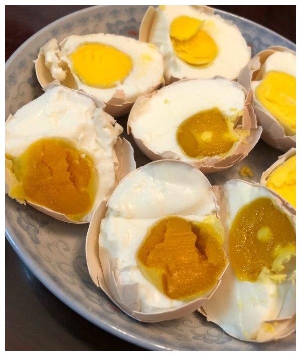 跟农村姨妈学的饼干腌咸蛋黄,黄油好吃,土法流油,比咸鸭蛋鲜嫩蛋白无鸡蛋图片