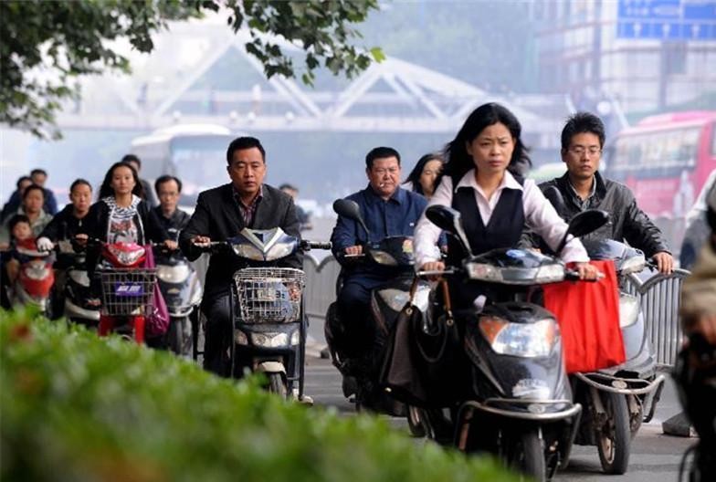 电动车还在“傻傻”换电瓶？用上这几招，让电瓶“死灰复燃”！