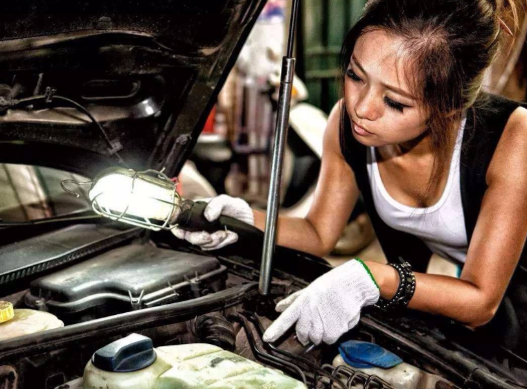 “拉高速”真能除积碳？维修工：教你2个土方法，积碳全部都跑光