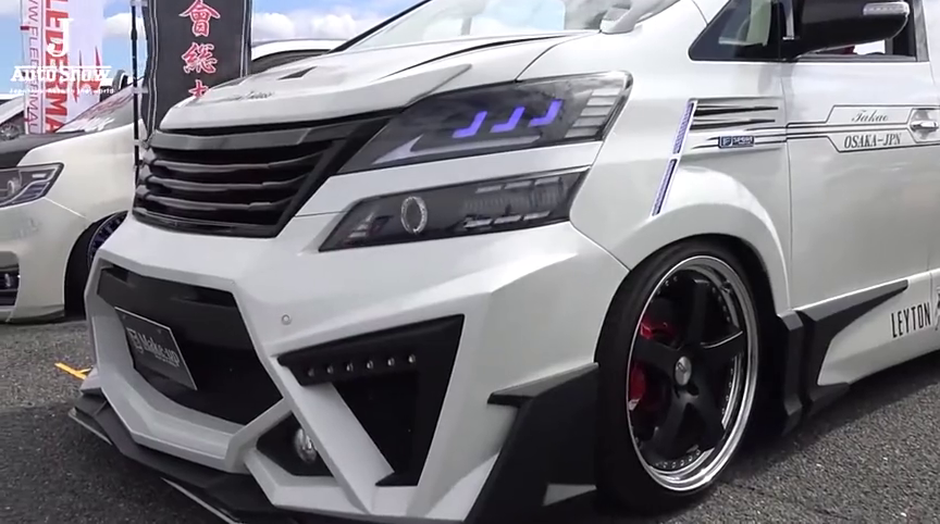 价值六十多万的埃尔法，土豪砸重金改装，跑车的感觉出来了