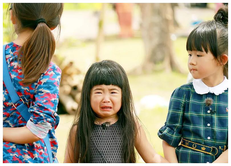 有种“逆袭”叫曹格的女儿，小时候被说丑萌，如今变成大长腿美女