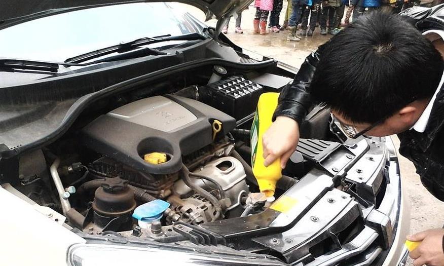 防冻液几年都难换一次？但如果超过这个时间还不换，发动机快废了