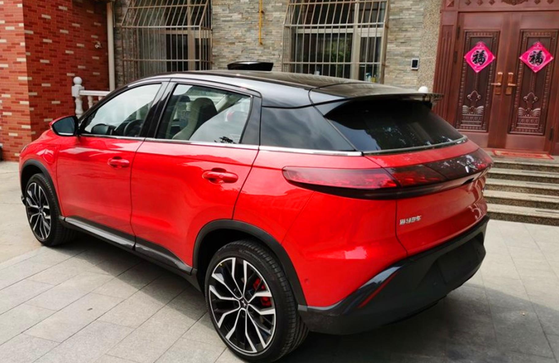 表弟偶遇一台小鹏电动车,销售:别出去说,我给你