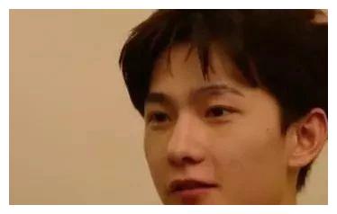 男明星罕见素颜，看了是不是很震惊？
