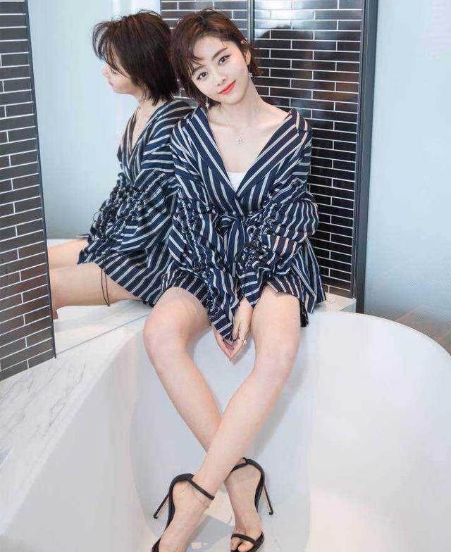 谭松韵的妈妈车祸去世,跨年夜悲剧突来,经纪人