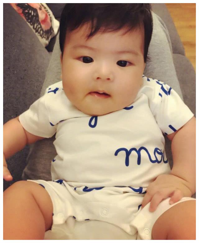 BO妞小时候颜值不被看好，如今完美逆袭