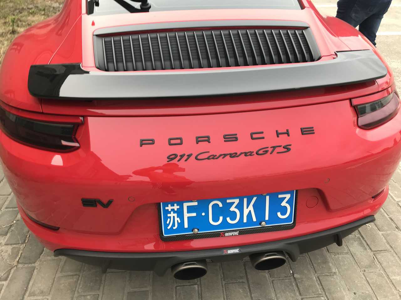 南通家纺城实拍保时捷911卡雷拉GTS，气场不输法拉利！