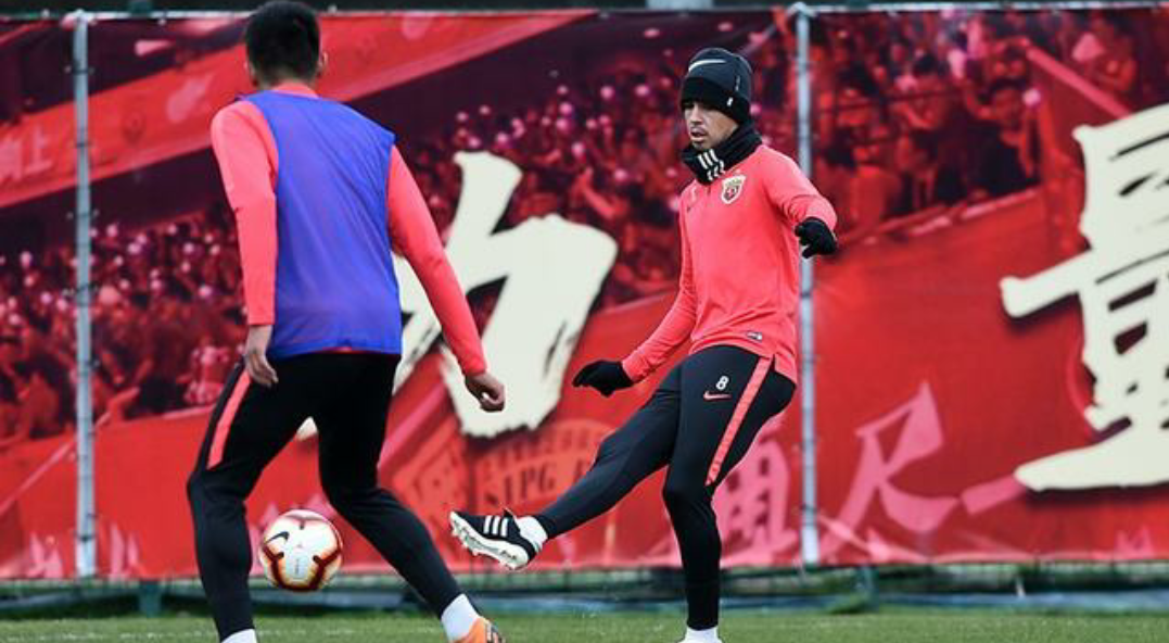 上海上港足球俱乐部开始冬训,球队备战2019赛