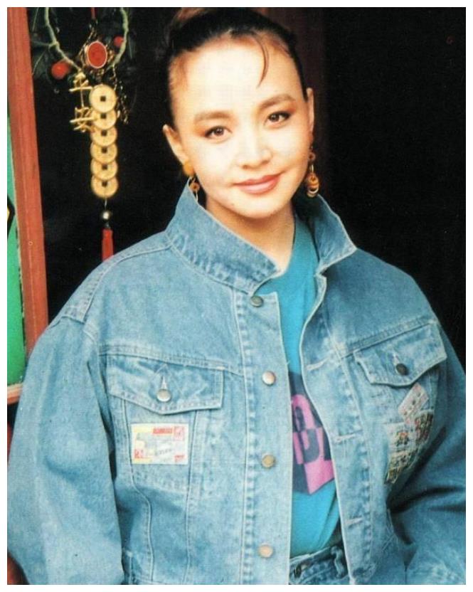 被宋丹丹年轻时美到！贵族脸被誉古典女神，老阿姨原来也有春天