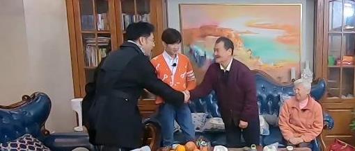 王源回家录制综艺,林依轮很爱搞事情,关注点却