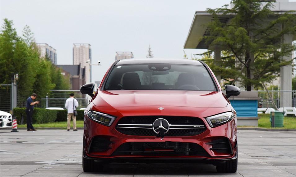 奔驰AMG 35L，2.0T发动机，306马力，400牛米，5种不同驾驶模式