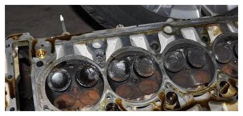 积碳的危害有多大？学会解决方法后，让爱车多开几年都没问题