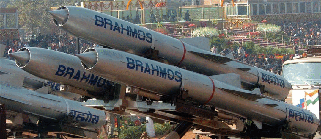 海峡传来一声巨响 一枚炮弹瞬间爆炸,大国对美舰警告不再客气