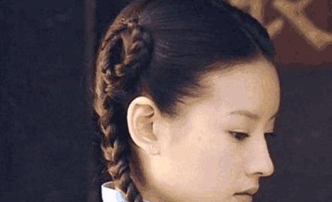 本来以为董洁是侧颜鼻子最美的女星看到万茜才知道她的鼻子更美