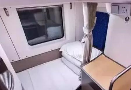 中国双层软卧高铁通车了,内部设施豪华,一觉睡醒就达到目的地