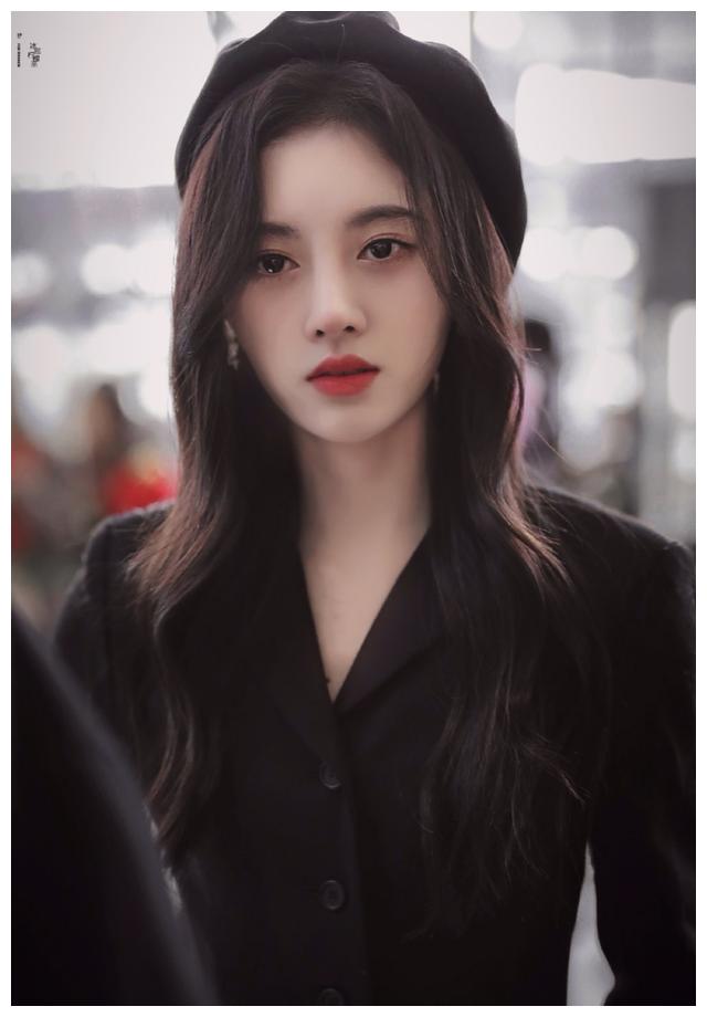 鞠婧祎的机场私服照,要不要这么漂亮?