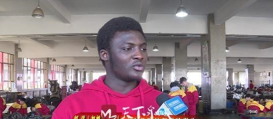 工匠-在蓝翔汽修学校学习汽修的外国小伙子