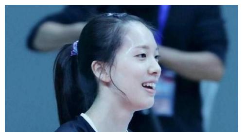 中国女排，郑益昕泰国首秀很失败，短板好明显，难怪郎平不选她