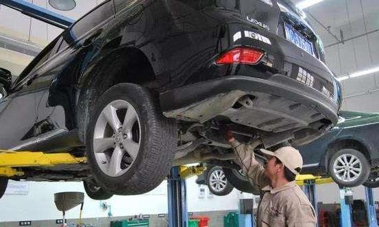 自动变速箱油多久换一次最好？维修师傅：别超过这个公里数！