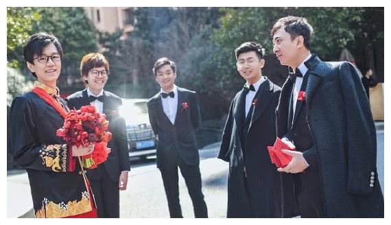 酒神结婚现场直播,陈一发闪现酒神直播间,非常