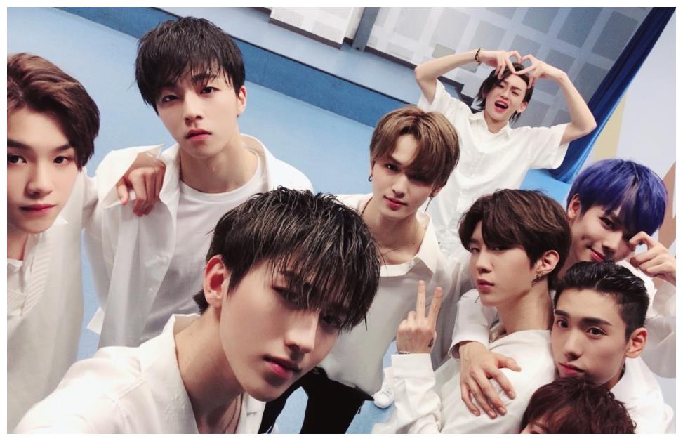 以团之名》SWIN男团初舞台,王霏霏提蔡徐坤,赵品霖回答很|以团之名