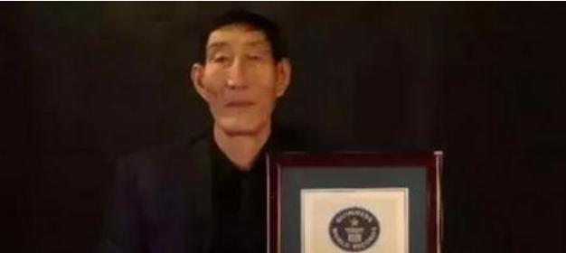 国内第一“巨人”鲍喜顺,不听医生劝阻执意生儿子,现状令人唏嘘