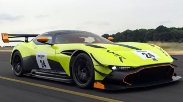 阿斯顿马丁颇有特色，独特的车身颜色搭配，人人都喜欢