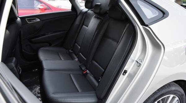 上市售价17万不输迈腾,如今跌到10万,油耗6L,