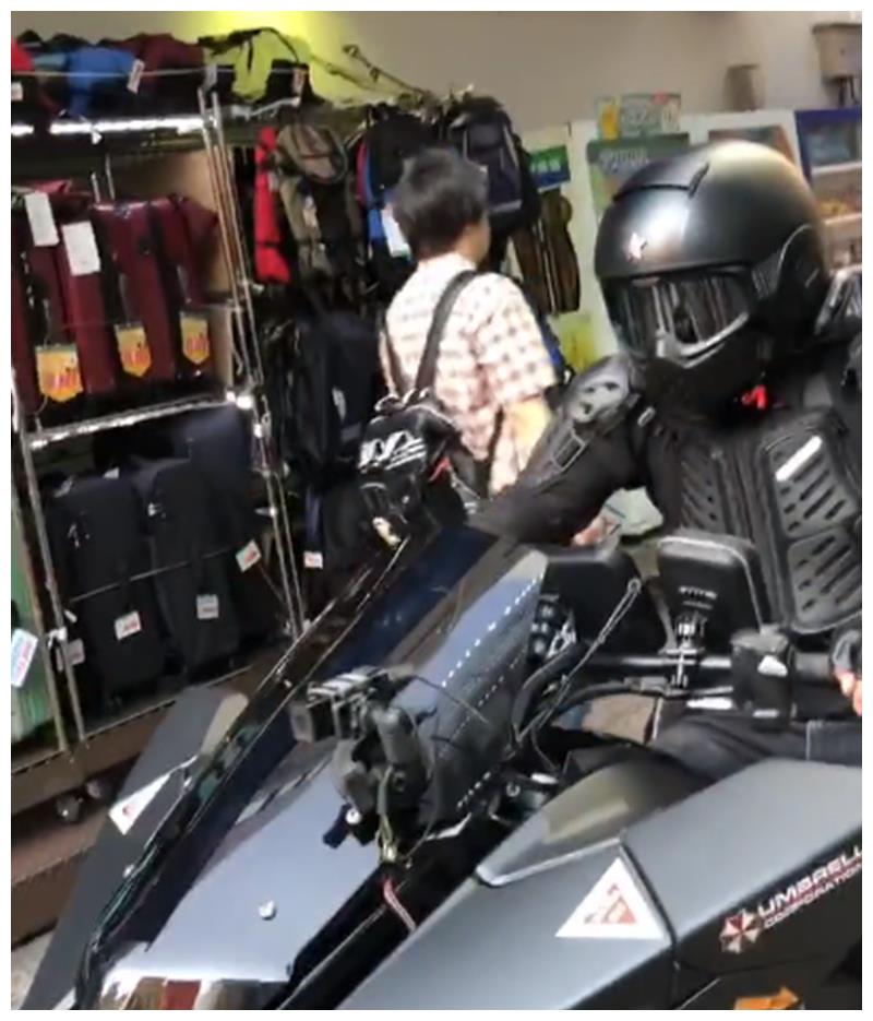 99.9万日元的本田NM4-01,排量745CC,外观酷似“未来战车”