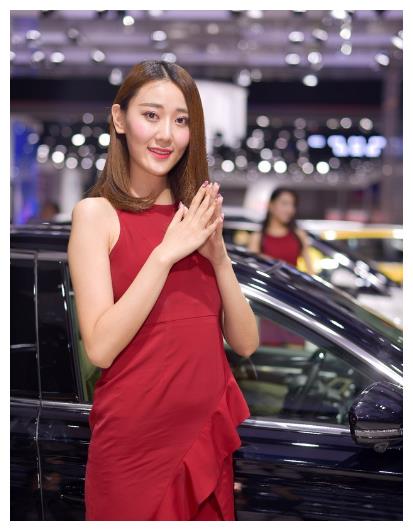 传祺走红广州车展，车模红衣飘飘，魅力无限，太迷人了！